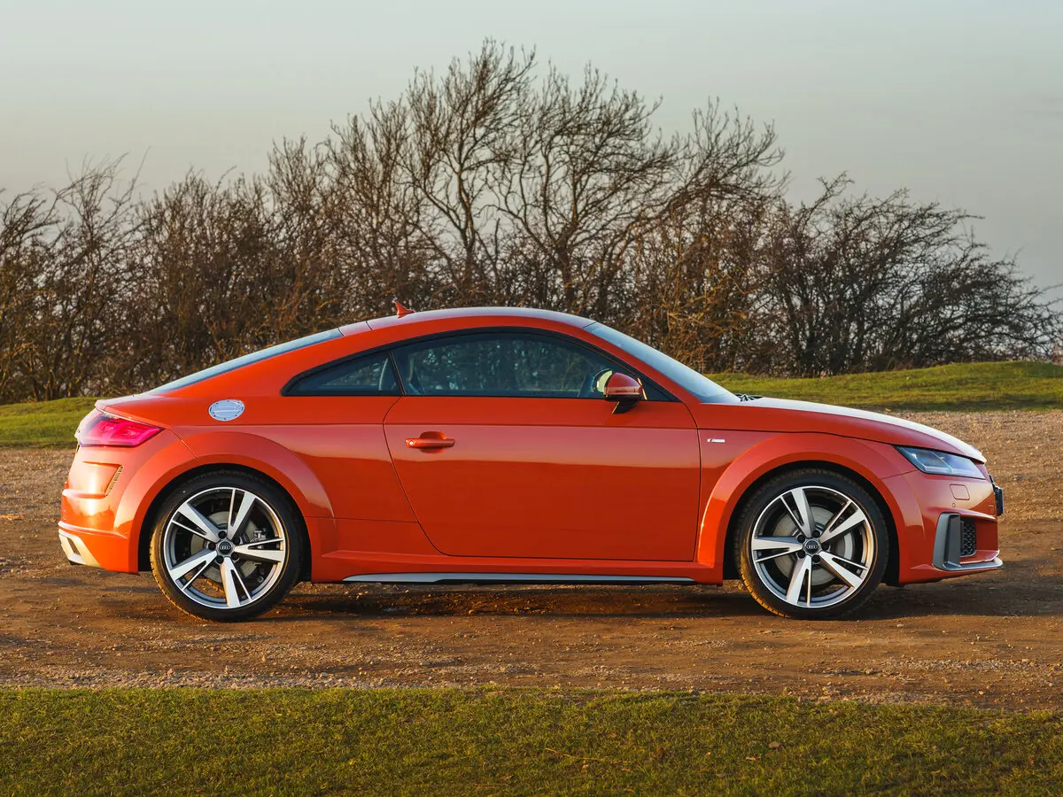 Audi TT III (8S) Рестайлинг Купе — сүрөт 2