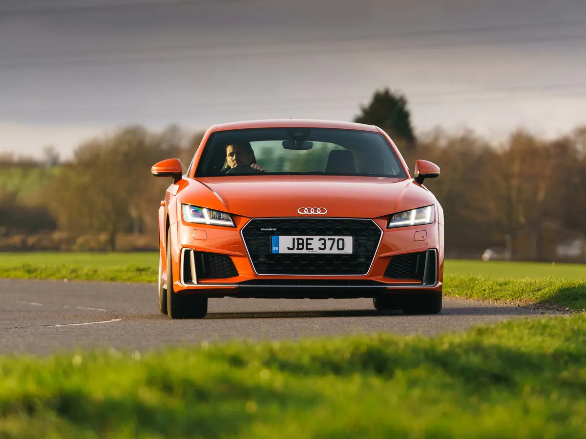 Audi TT III (8S) Рестайлинг Купе — сүрөт 3