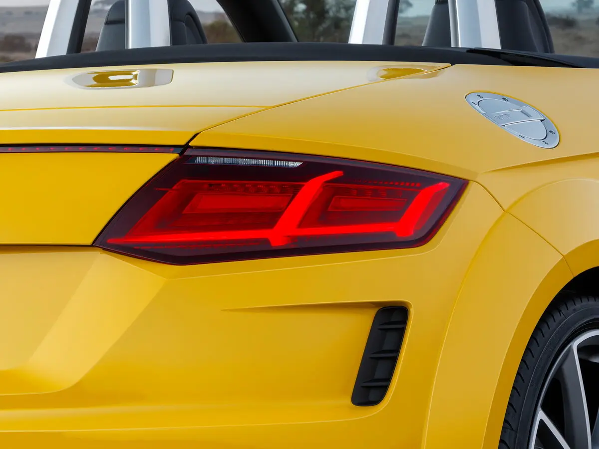 Audi TT III (8S) Рестайлинг Родстер — сүрөт 12