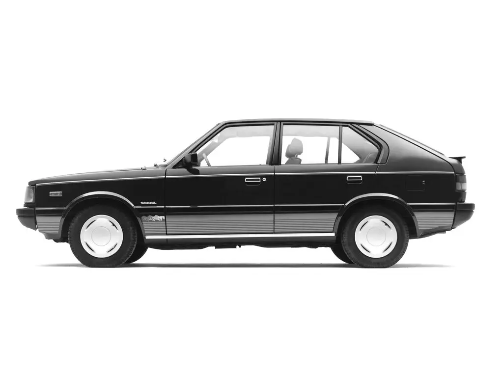 Hyundai Pony II Хэтчбек 5 дв. — 照片 2