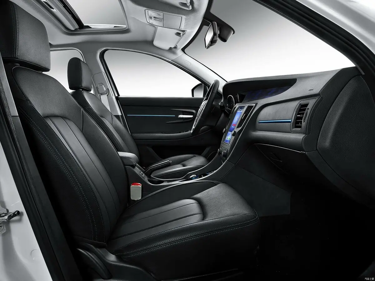 BAIC EU I Седан — 照片 7