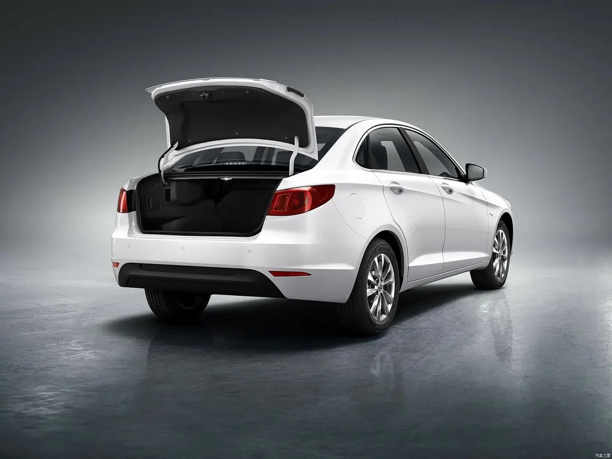 BAIC EU I Седан — 照片 11