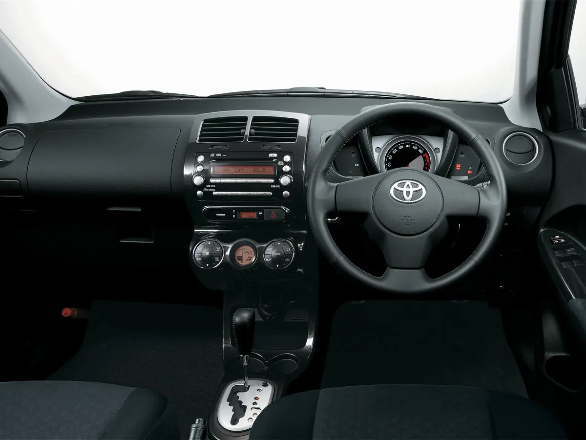 Toyota Ist I Рестайлинг Хэтчбек 5 дв. — фото 3