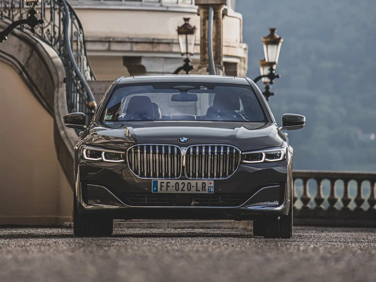 BMW 7 серии VI (G11/G12) Рестайлинг Седан — 照片 2