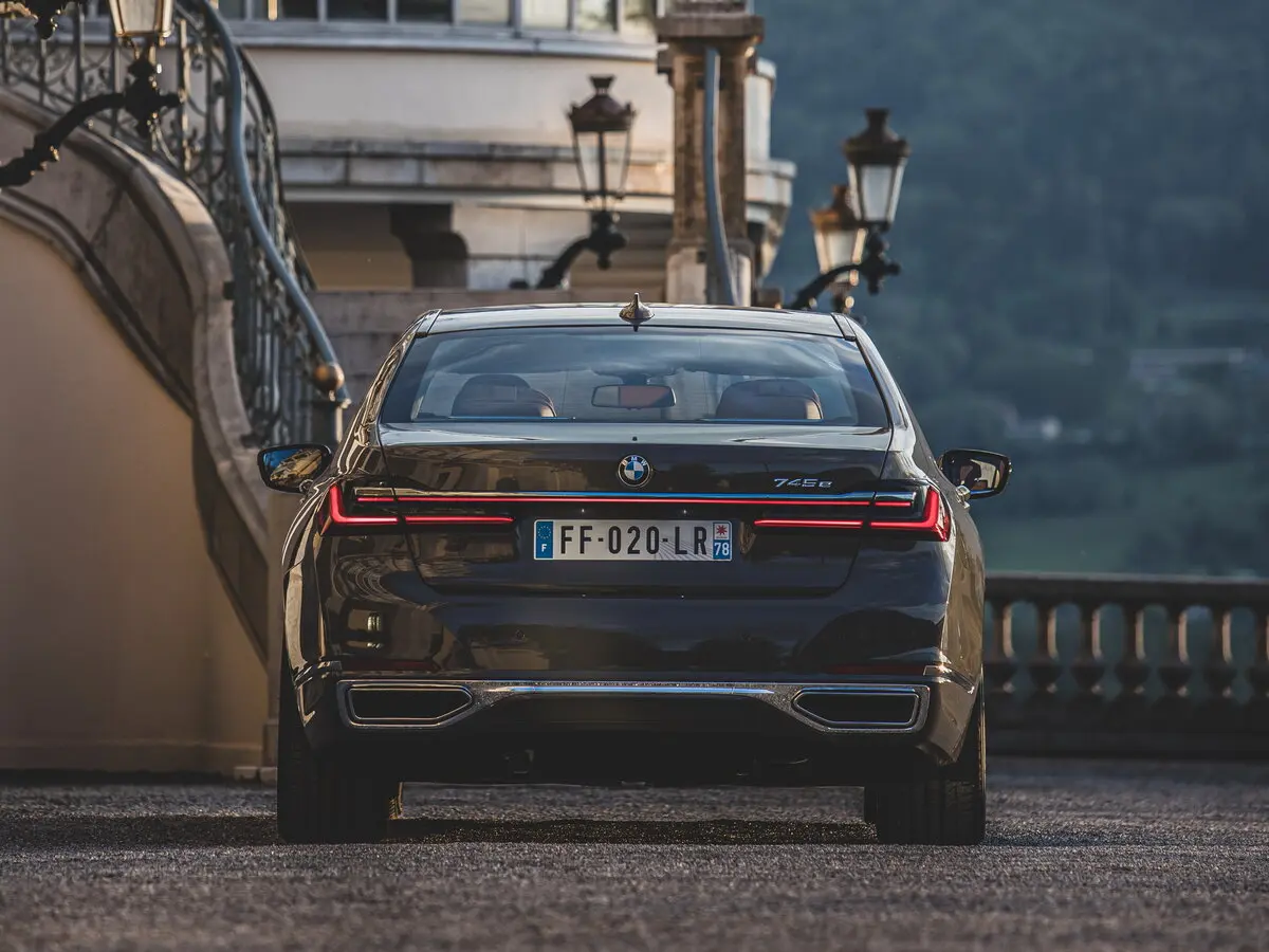 BMW 7 серии VI (G11/G12) Рестайлинг Седан — 照片 3