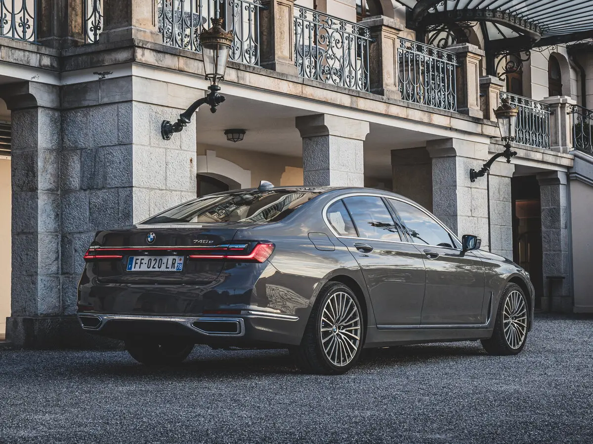 BMW 7 серии VI (G11/G12) Рестайлинг Седан — 照片 4