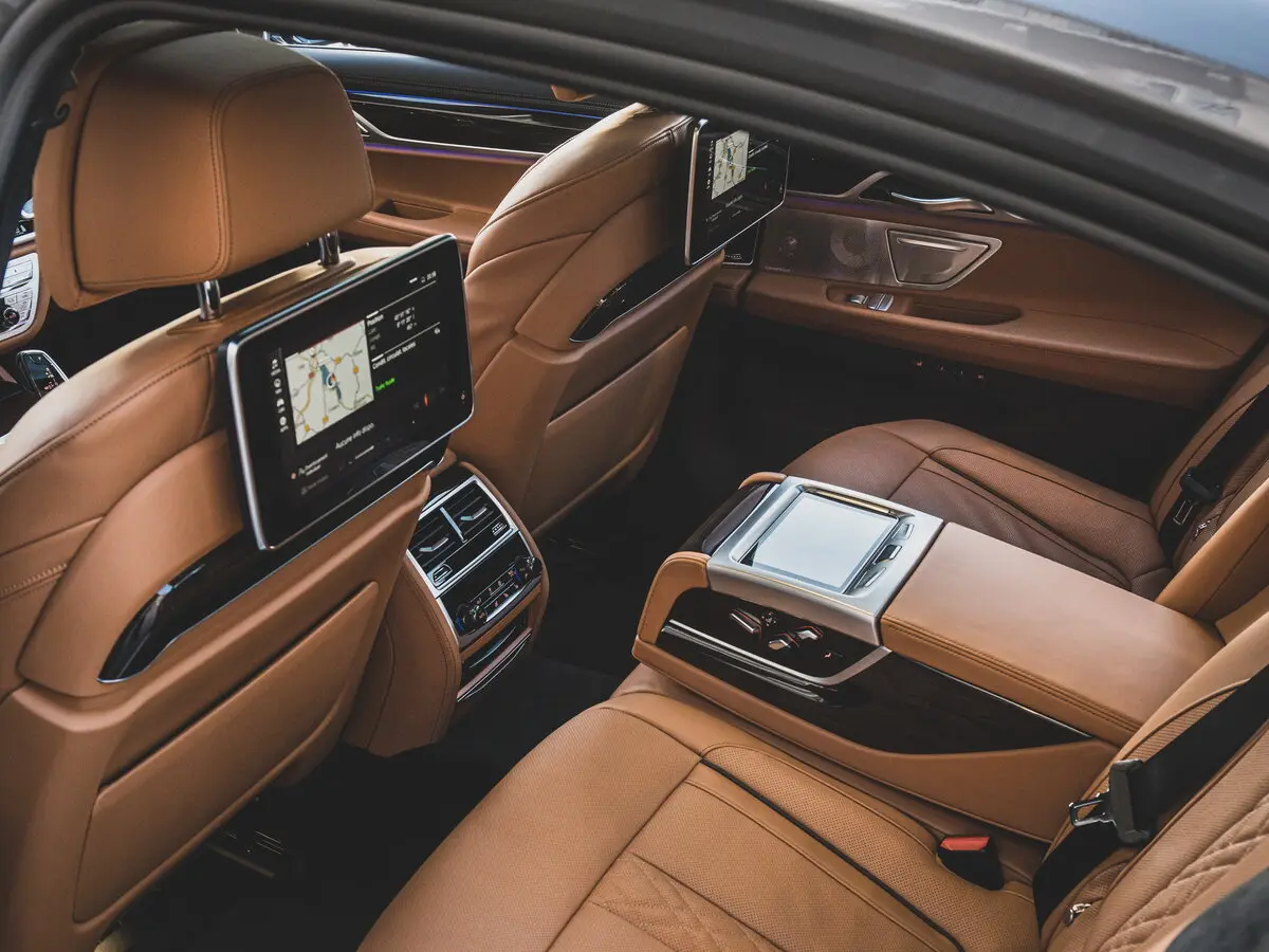 BMW 7 серии VI (G11/G12) Рестайлинг Седан — 照片 8