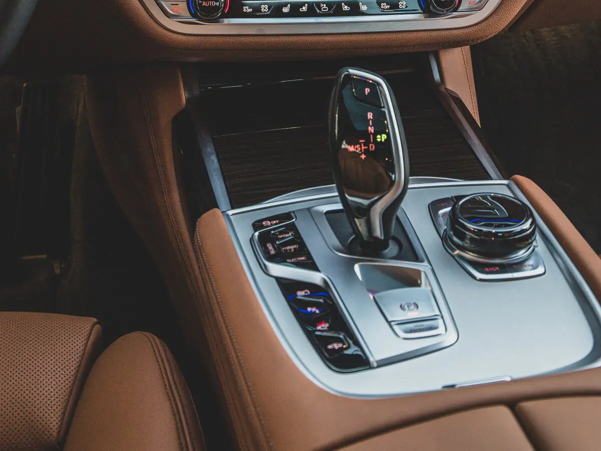 BMW 7 серии VI (G11/G12) Рестайлинг Седан — 照片 9