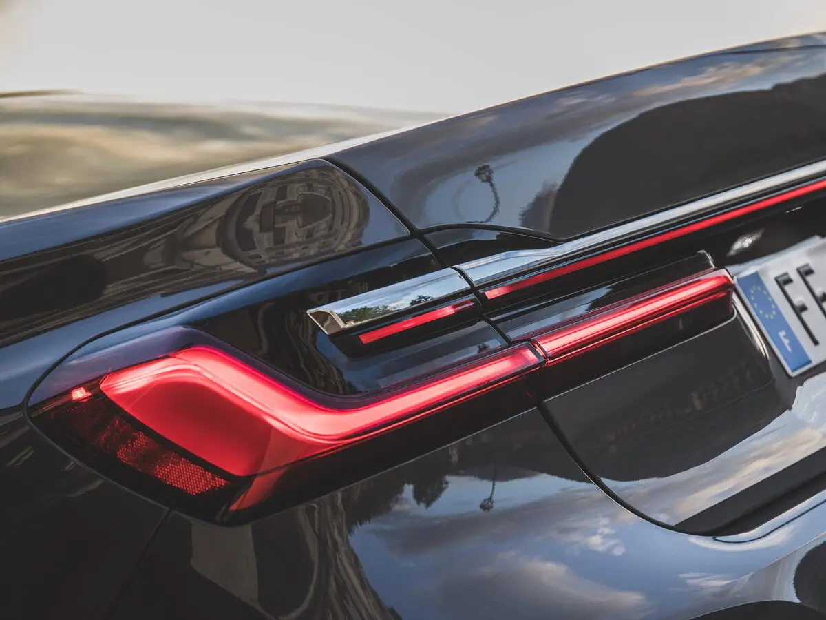 BMW 7 серии VI (G11/G12) Рестайлинг Седан — 照片 11