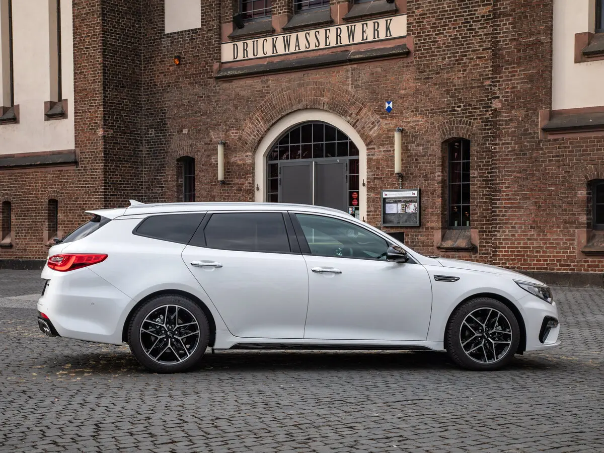Kia Optima IV Рестайлинг Универсал 5 дв. — фото 2