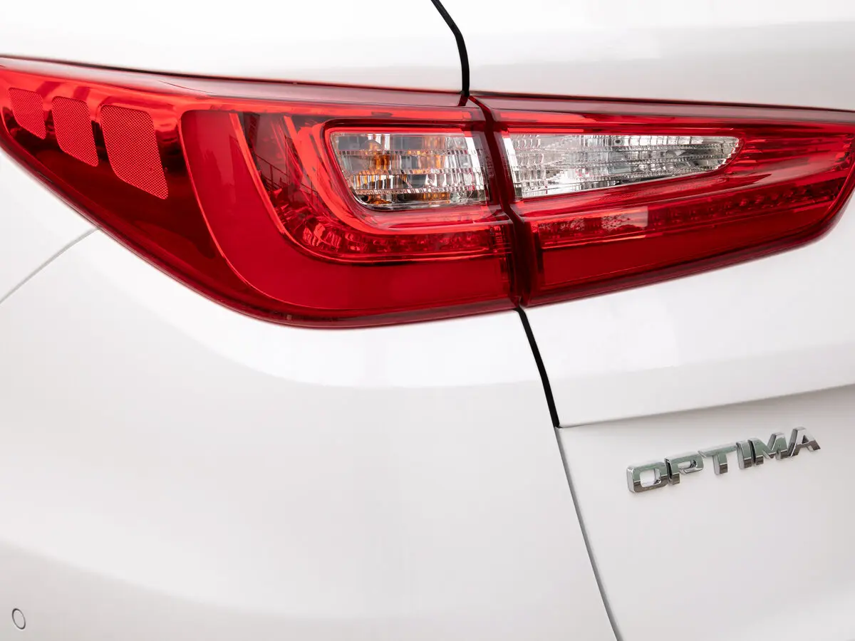 Kia Optima IV Рестайлинг Универсал 5 дв. — фото 12