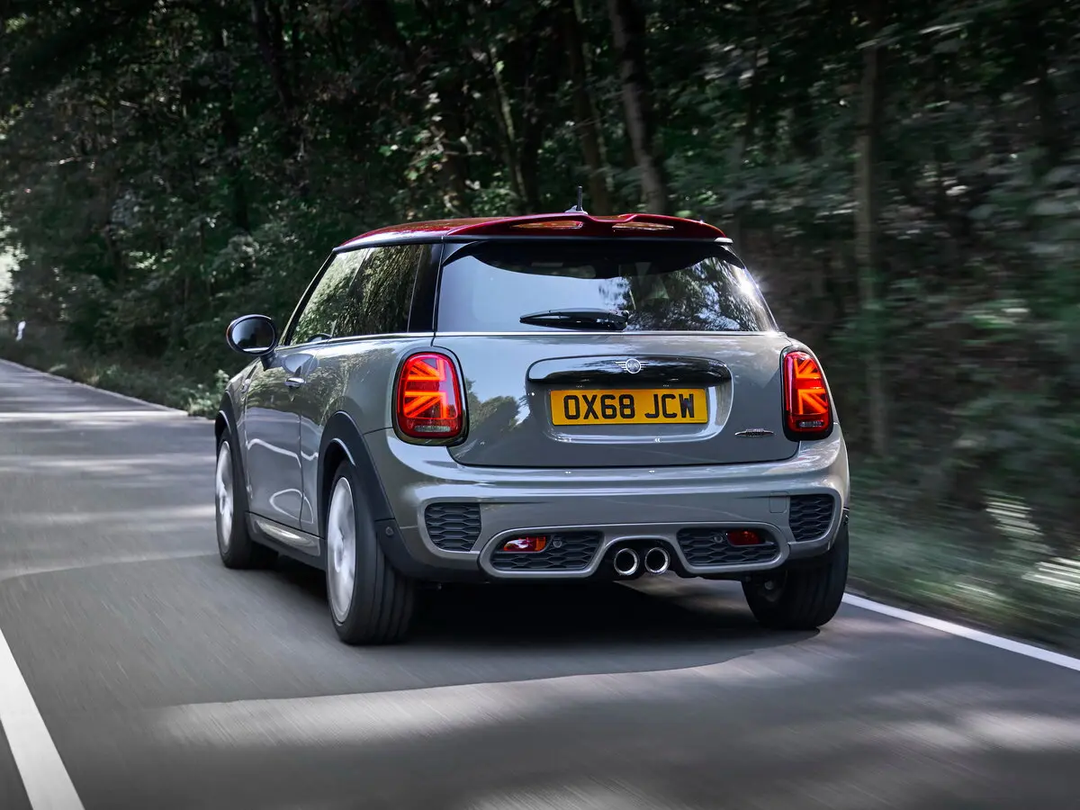 Mini Hatch III (F55/F56) Рестайлинг Хэтчбек 3 дв. JCW — фото 3