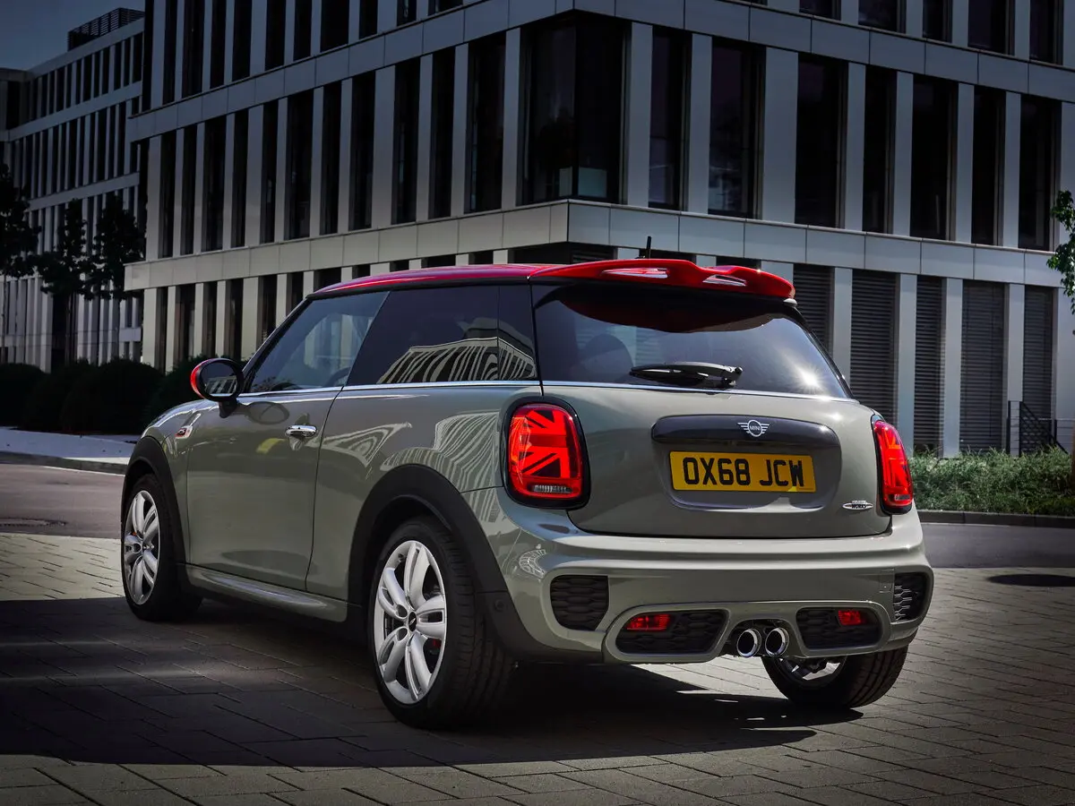 Mini Hatch III (F55/F56) Рестайлинг Хэтчбек 3 дв. JCW — фото 4