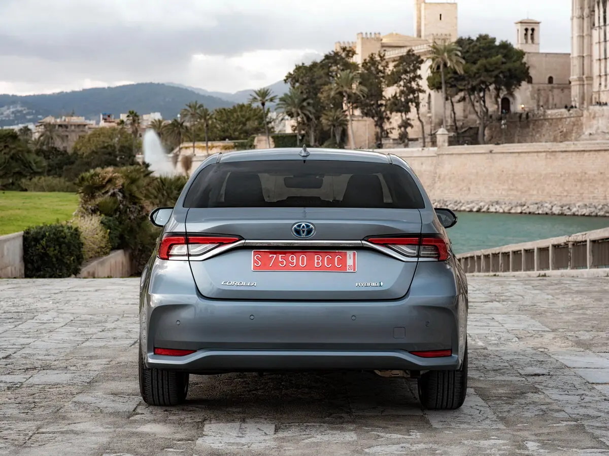 Toyota Corolla XII (E210) Седан — фото 4