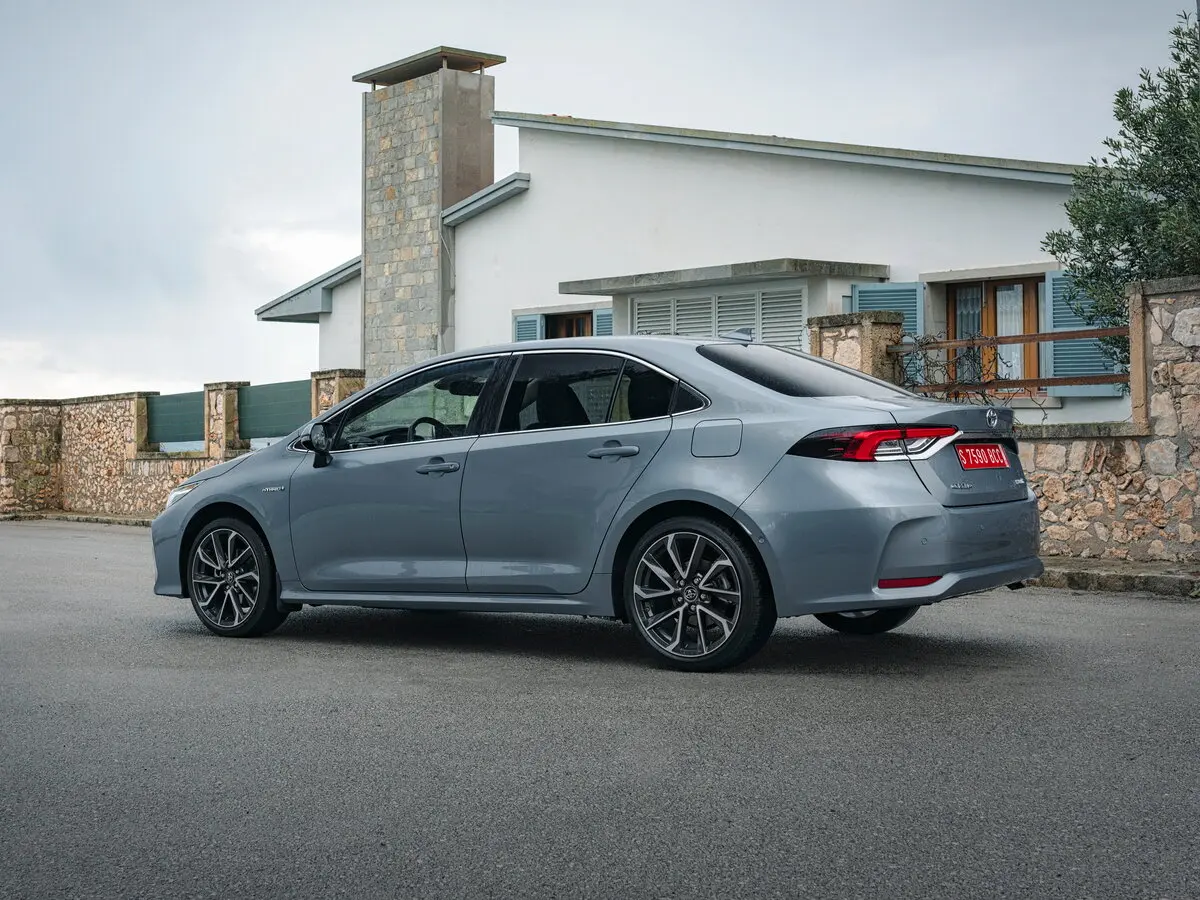 Toyota Corolla XII (E210) Седан — фото 5