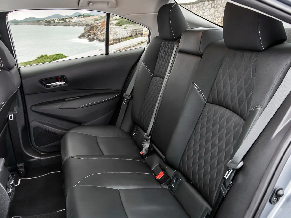 Toyota Corolla XII (E210) Седан — фото 11