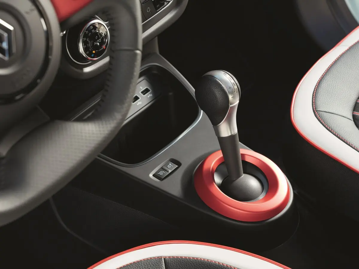 Renault Twingo III Рестайлинг Хэтчбек 5 дв. — сүрөт 9