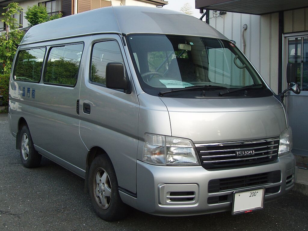 Isuzu Fargo E25 Минивэн