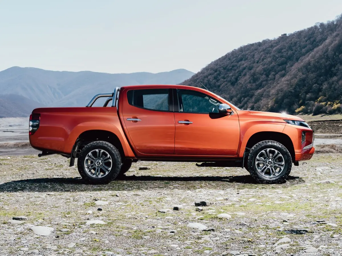 Mitsubishi L200 V Рестайлинг Пикап Двойная кабина — сүрөт 2