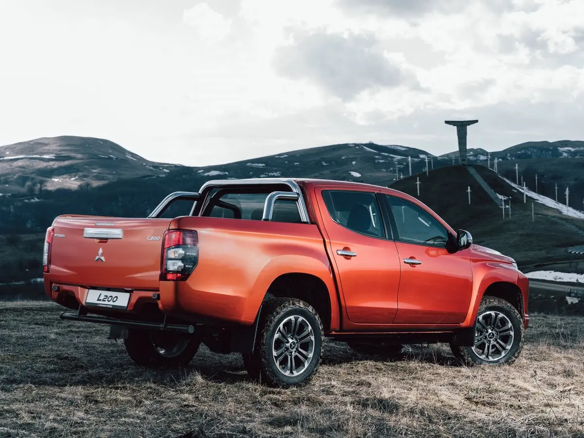 Mitsubishi L200 V Рестайлинг Пикап Двойная кабина — сүрөт 5