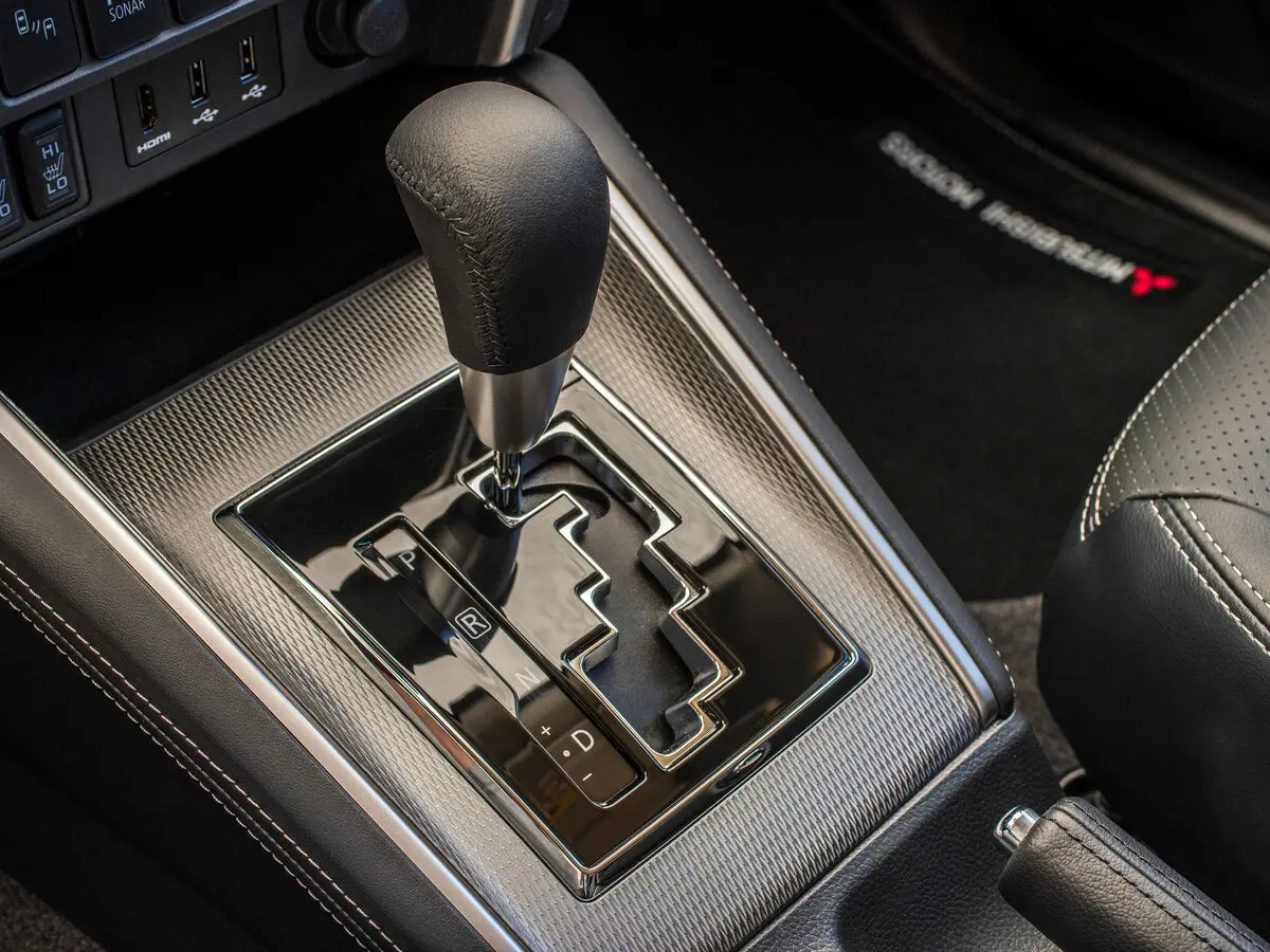 Mitsubishi L200 V Рестайлинг Пикап Двойная кабина — сүрөт 13