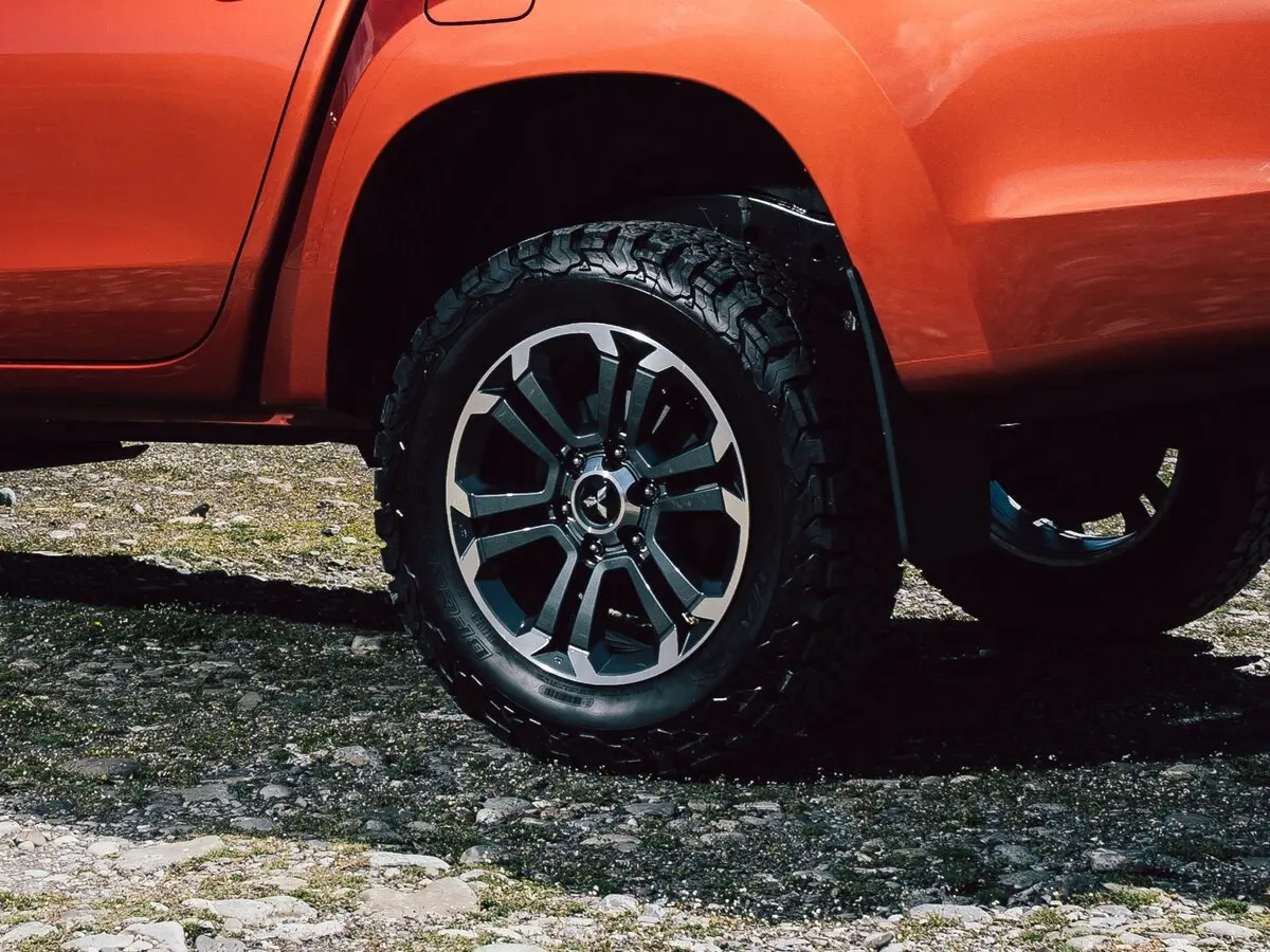 Mitsubishi L200 V Рестайлинг Пикап Двойная кабина — сүрөт 18