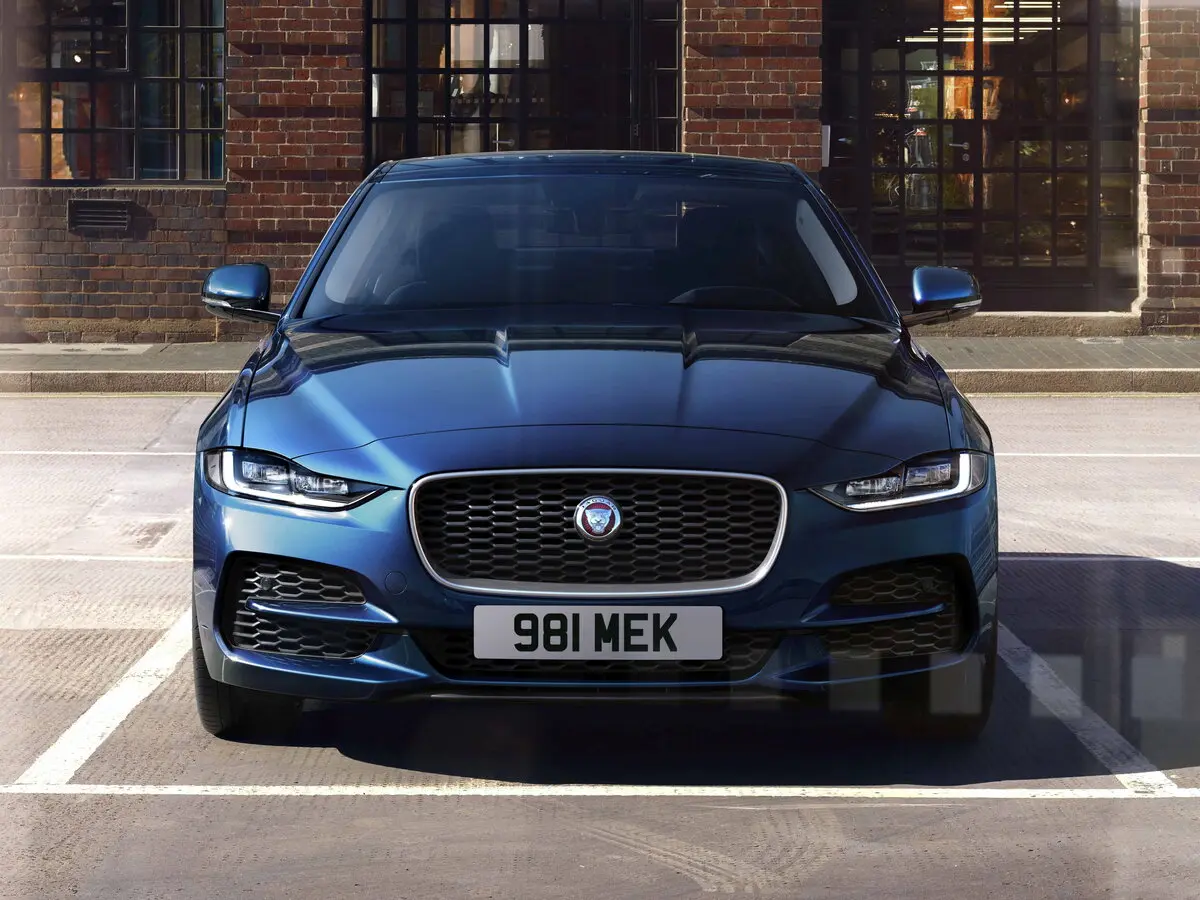 Jaguar XE I Рестайлинг Седан — сүрөт 3