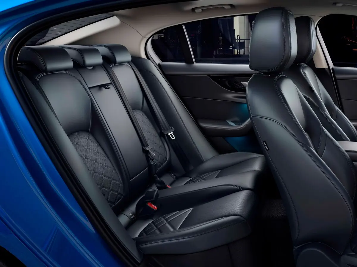 Jaguar XE I Рестайлинг Седан — сүрөт 10