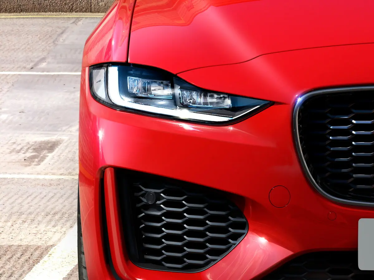 Jaguar XE I Рестайлинг Седан — сүрөт 12