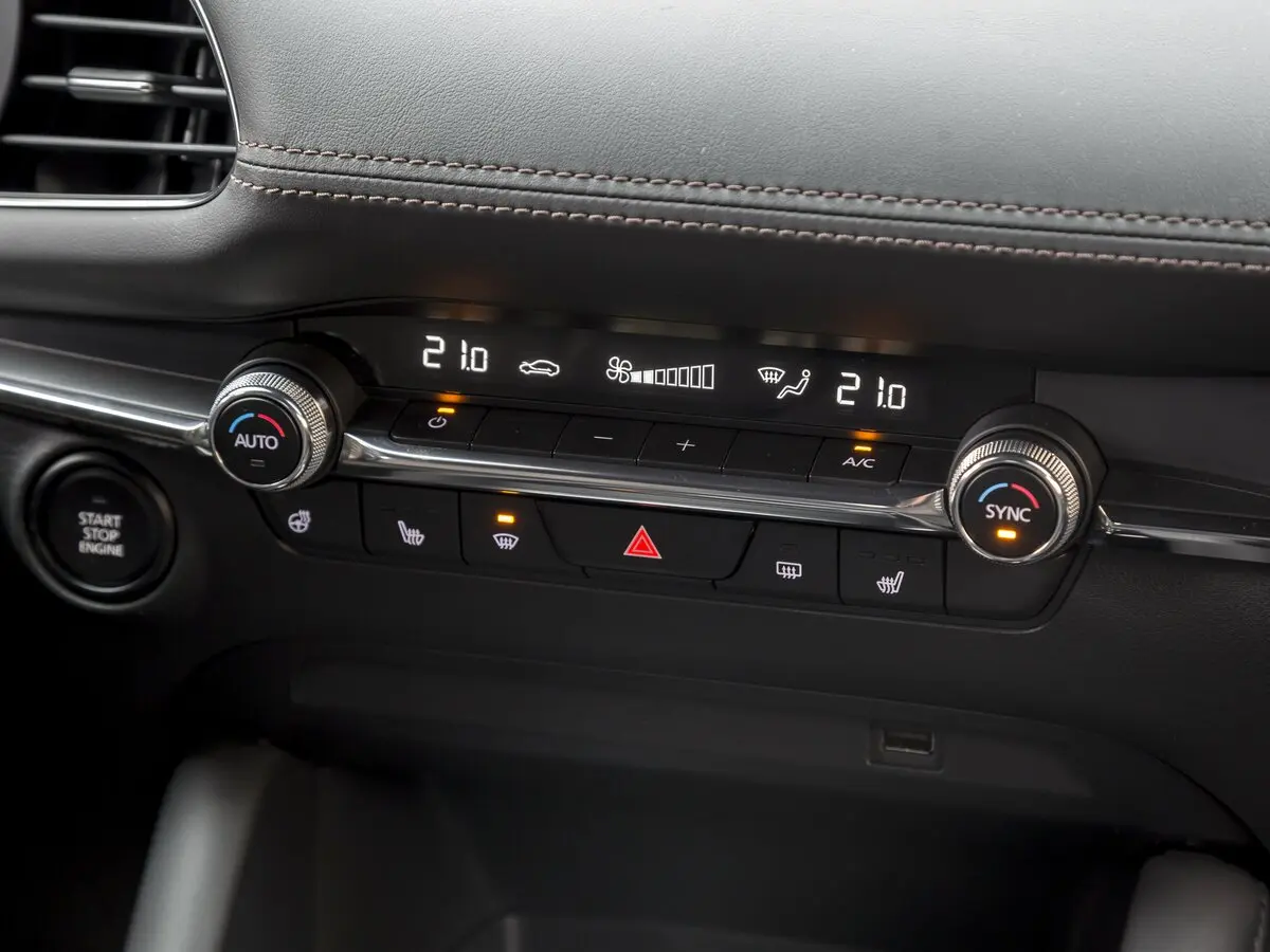 Mazda 3 IV (BP) Хэтчбек 5 дв. — фото 37