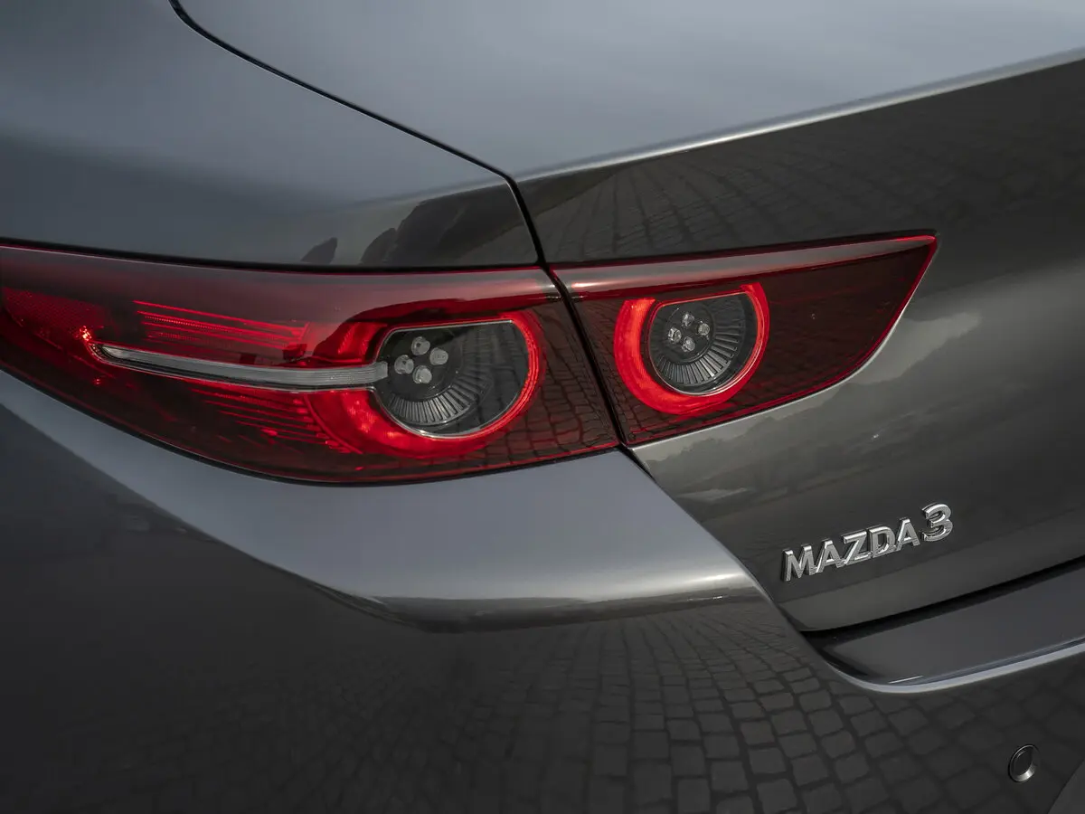Mazda 3 IV (BP) Седан — фото 14
