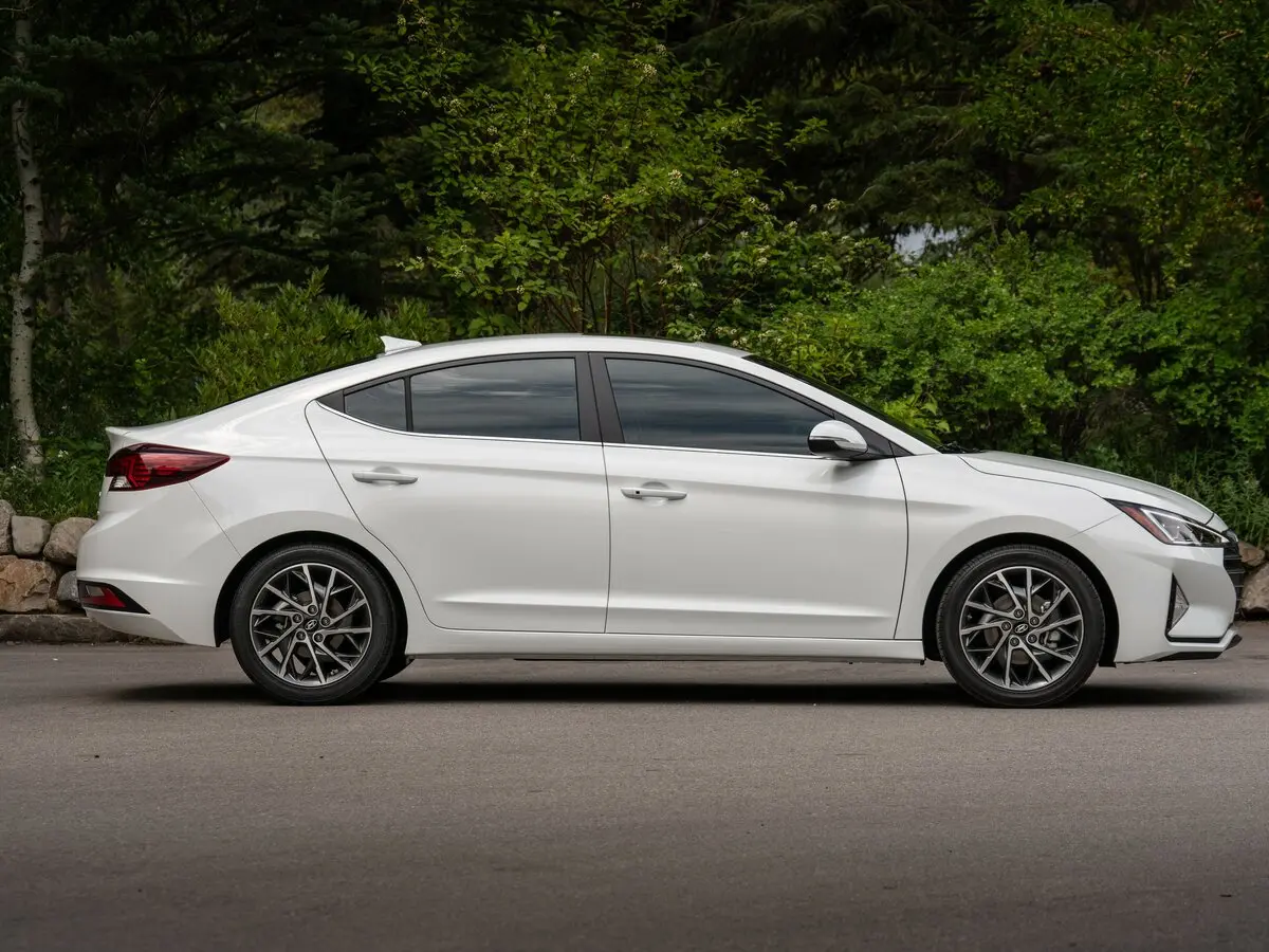 Hyundai Elantra VI (AD) Рестайлинг Седан — сүрөт 2