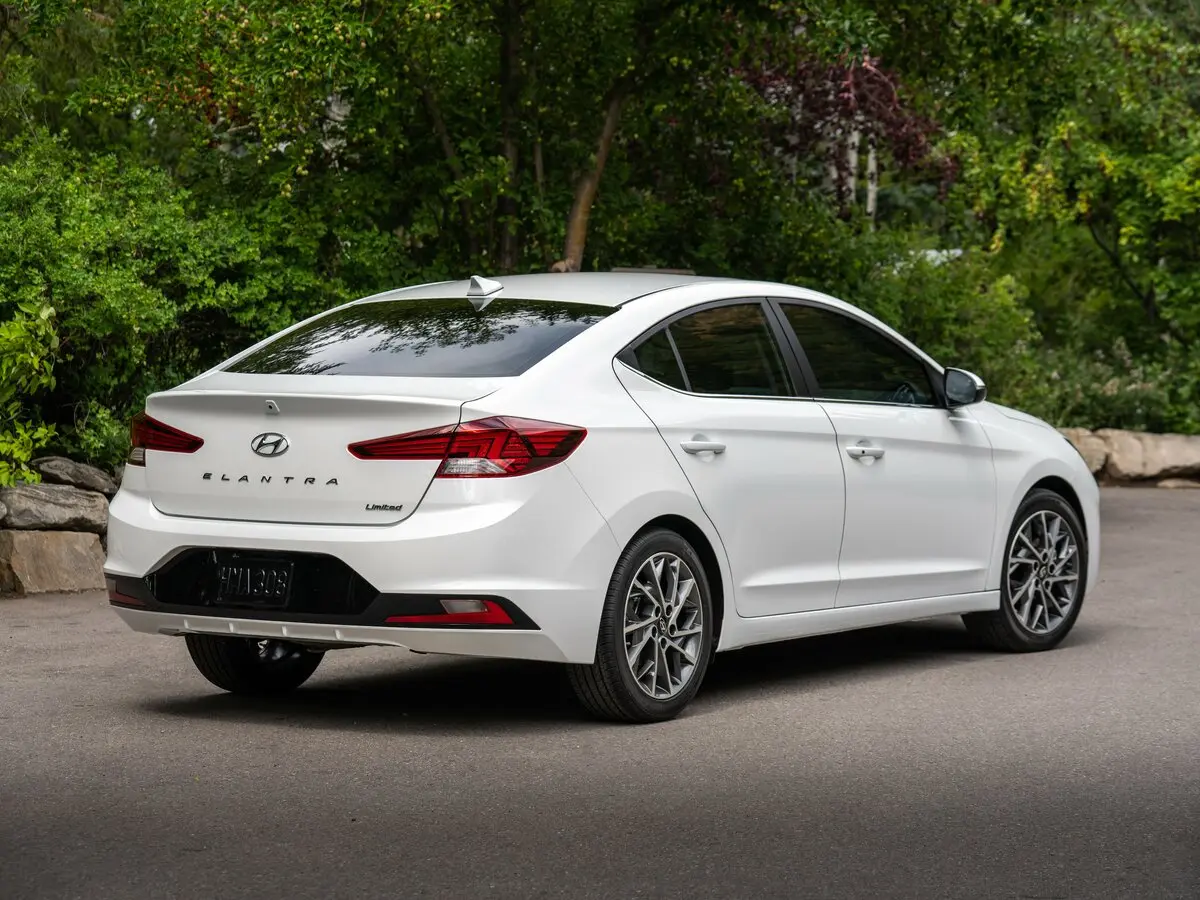 Hyundai Elantra VI (AD) Рестайлинг Седан — сүрөт 4