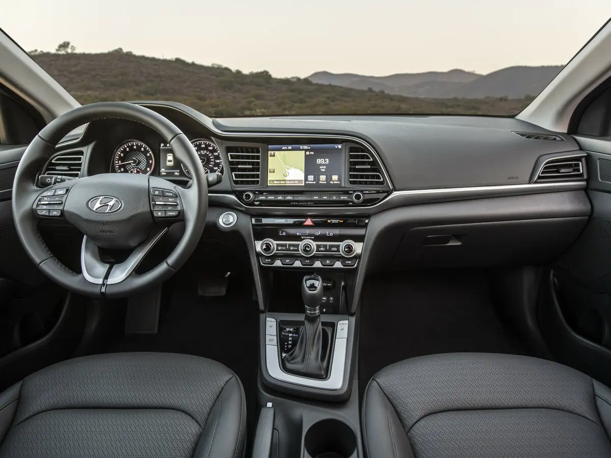 Hyundai Elantra VI (AD) Рестайлинг Седан — сүрөт 5