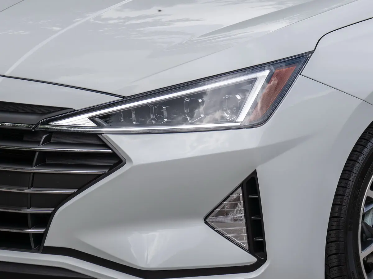 Hyundai Elantra VI (AD) Рестайлинг Седан — сүрөт 11