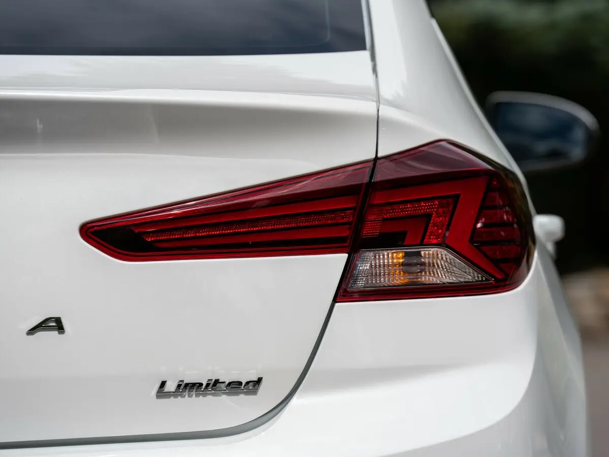 Hyundai Elantra VI (AD) Рестайлинг Седан — сүрөт 12
