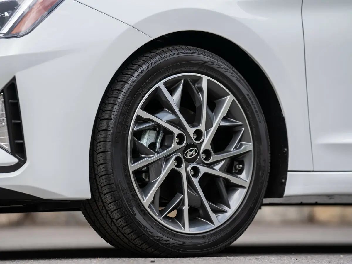 Hyundai Elantra VI (AD) Рестайлинг Седан — сүрөт 15