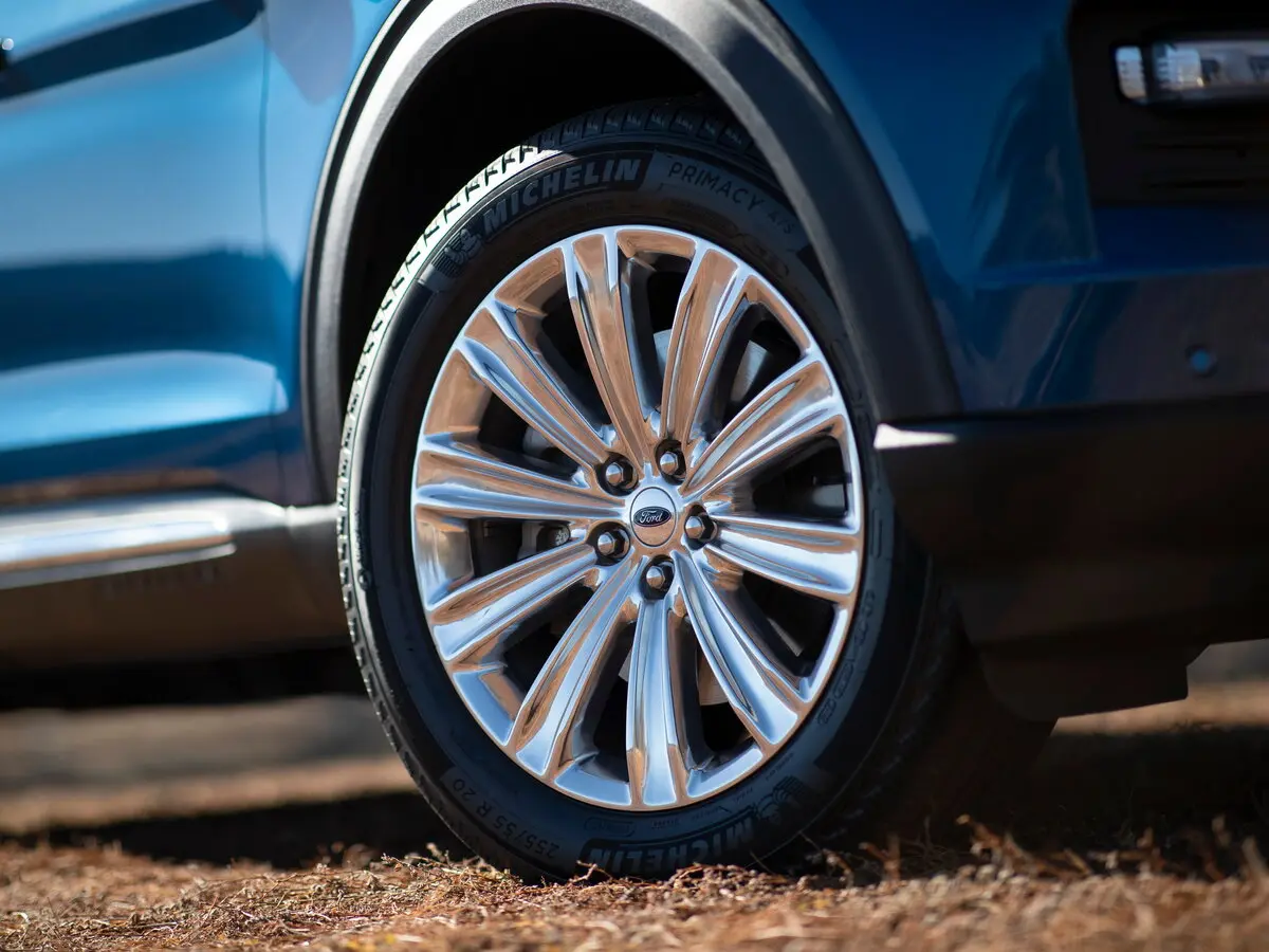Ford Explorer VI Внедорожник 5 дв. — 照片 16