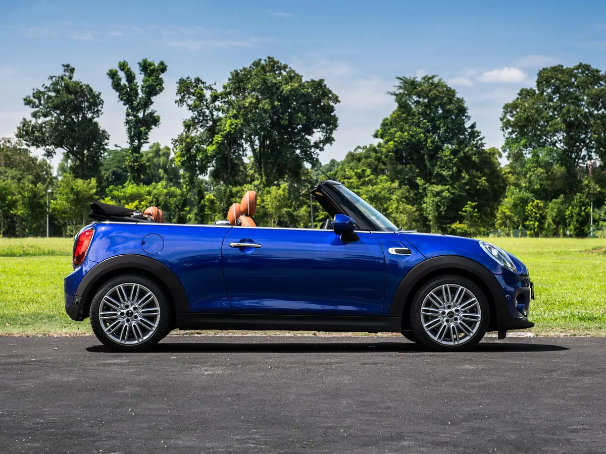 Mini Cabrio III Рестайлинг Кабриолет — photo 2