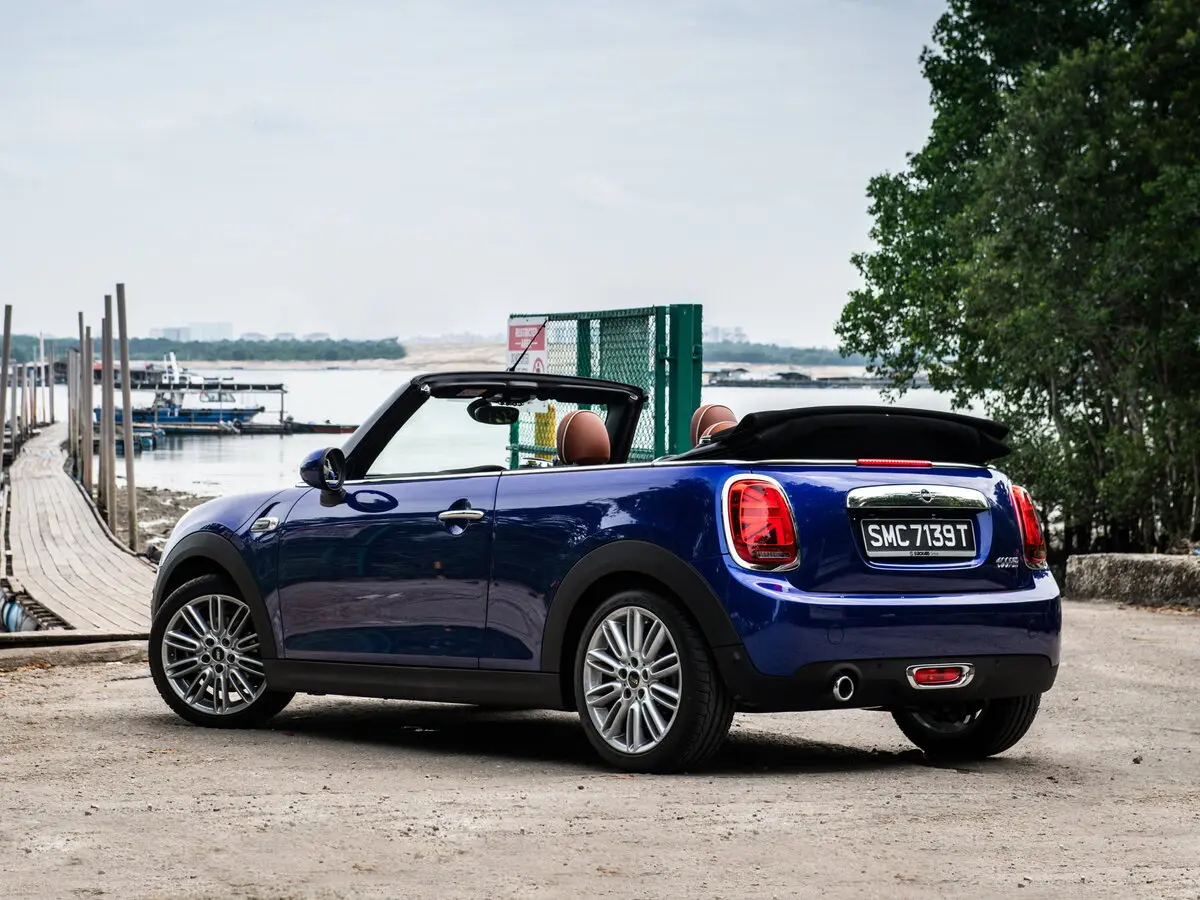 Mini Cabrio III Рестайлинг Кабриолет — photo 4
