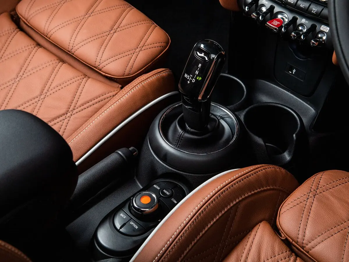 Mini Cabrio III Рестайлинг Кабриолет — photo 7