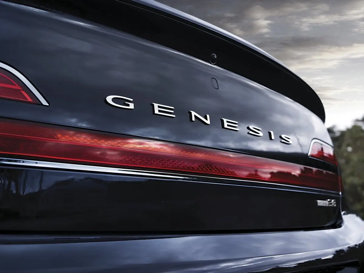 Genesis G90 I Рестайлинг Седан — photo 10