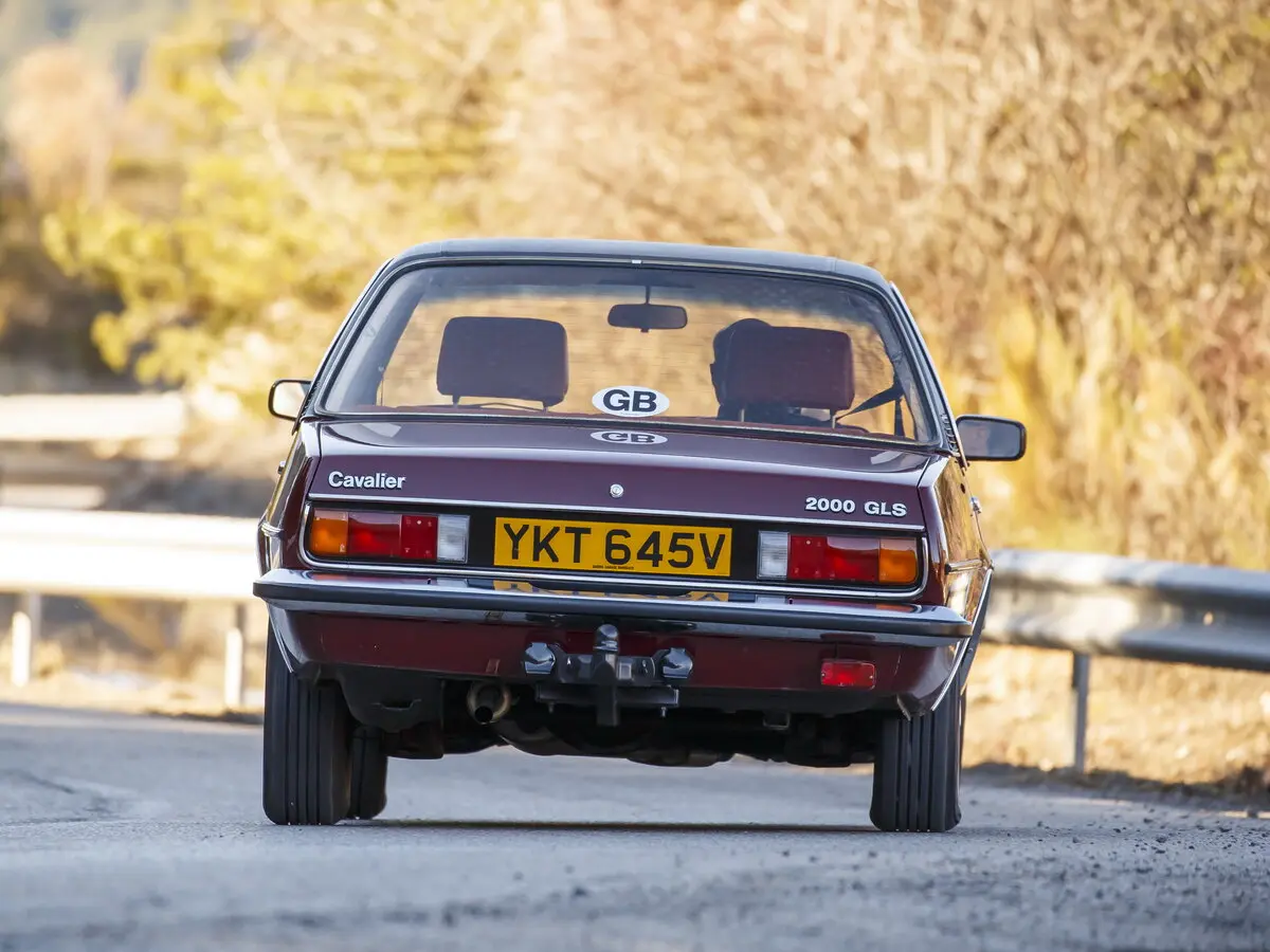 Vauxhall Cavalier I Седан — photo 4