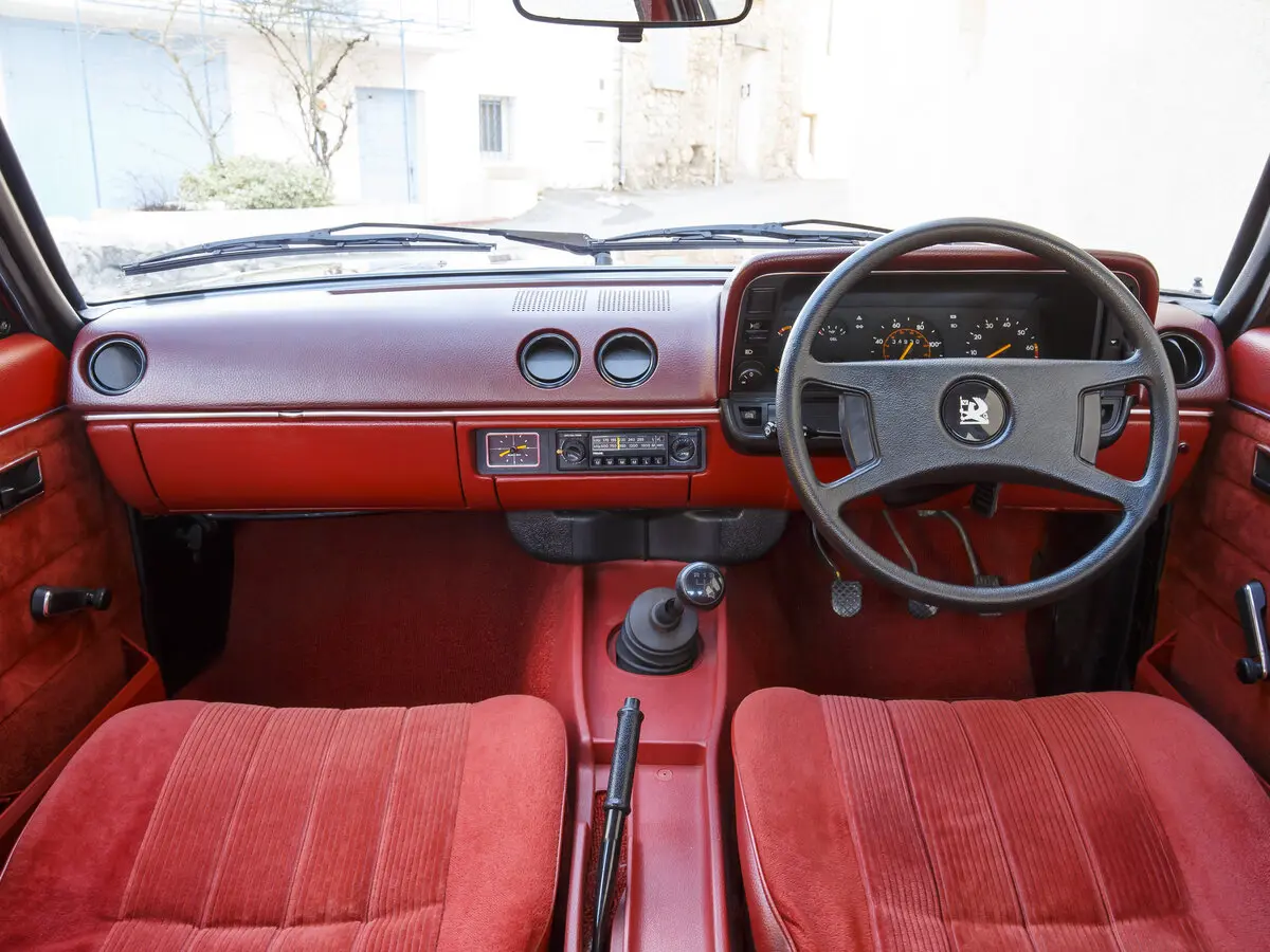 Vauxhall Cavalier I Седан — photo 6