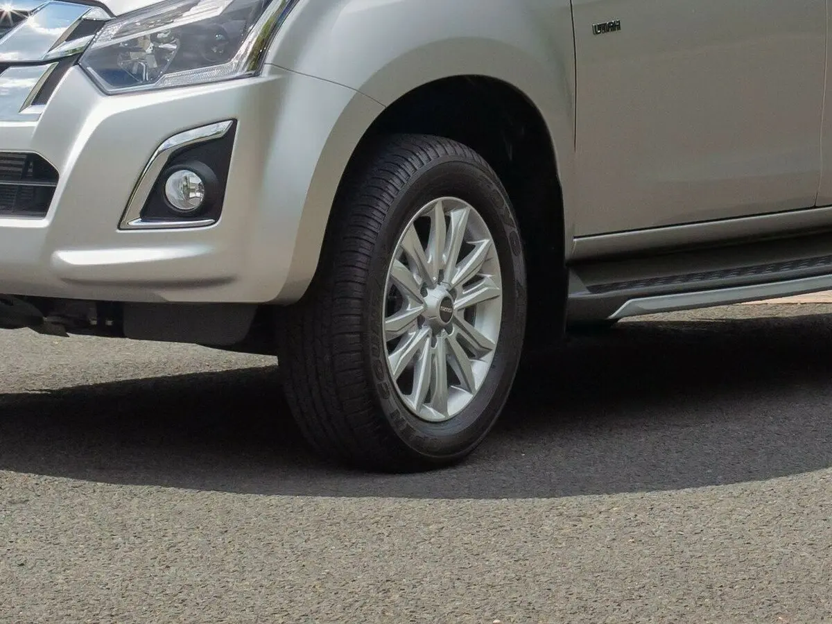 Isuzu D-Max II Рестайлинг Пикап Двойная кабина — сүрөт 16