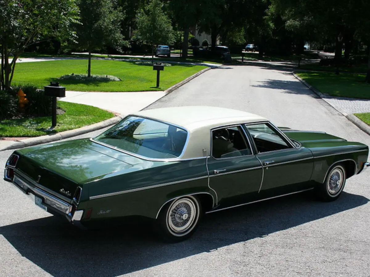 Oldsmobile Eighty-Eight VII Седан — photo 2