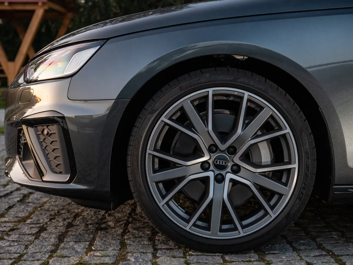 Audi A4 V (B9) Рестайлинг Универсал 5 дв. — сүрөт 19