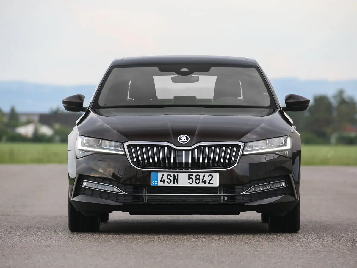 Skoda Superb III Рестайлинг Лифтбек — сүрөт 3