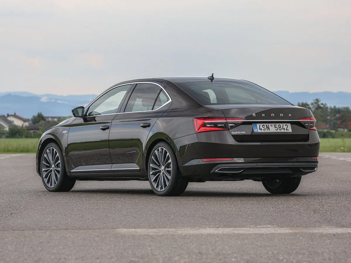 Skoda Superb III Рестайлинг Лифтбек — сүрөт 5
