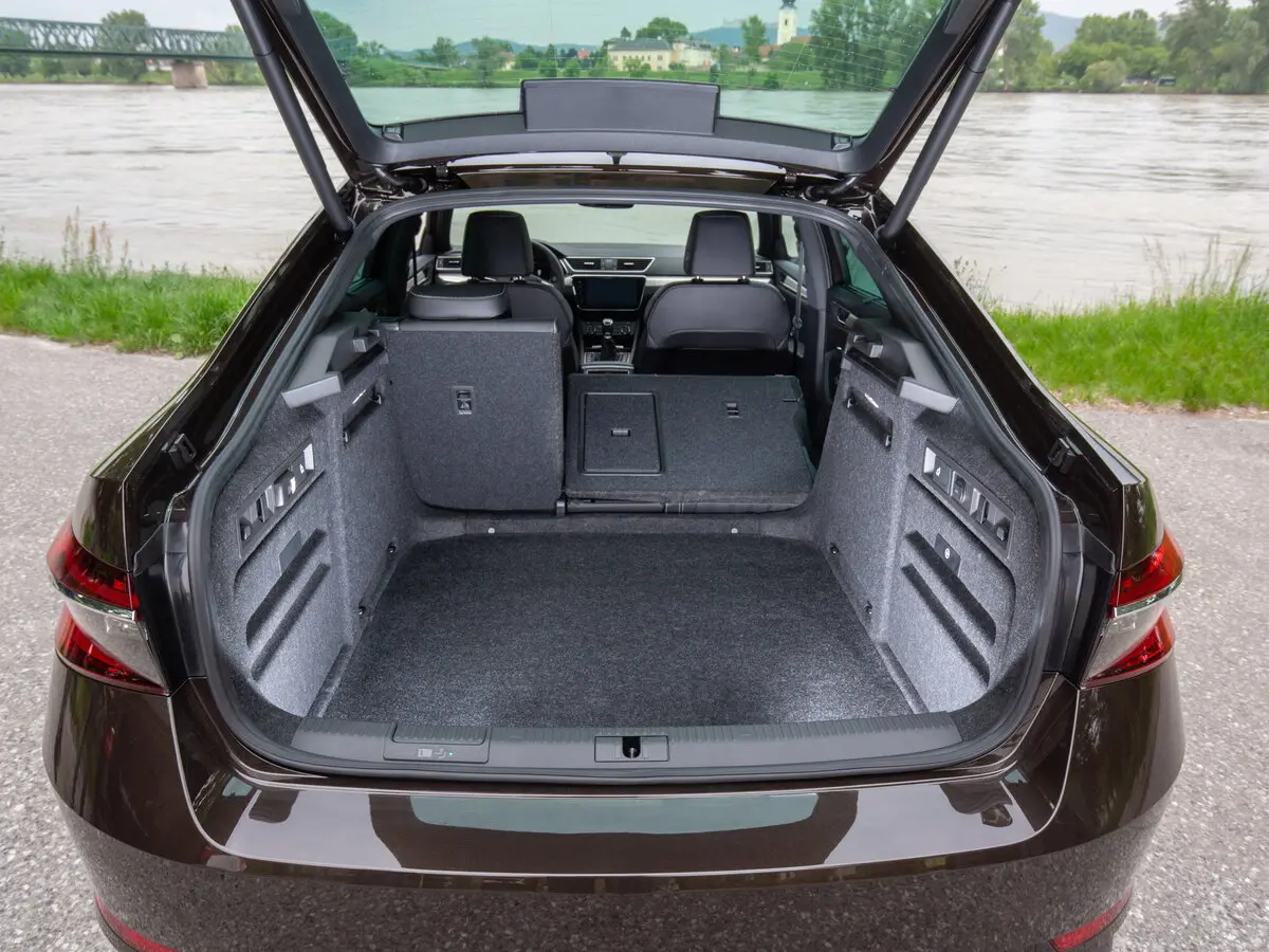 Skoda Superb III Рестайлинг Лифтбек — сүрөт 11